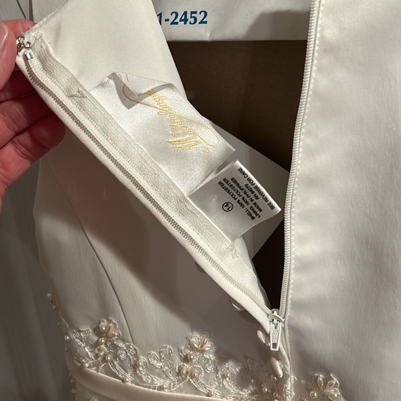 Michelangelo formal dress in off white winter white with stole wrap. - Picture 11 of 13